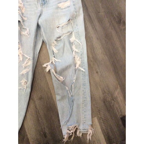 American Eagle Seriously Destroyed Raw Hem Jeans Comfort Waistband Mom Size 4 - Picture 5 of 11